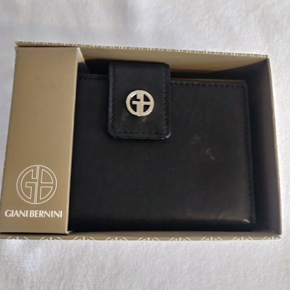 NWT Giani Bernini black Leather wallet